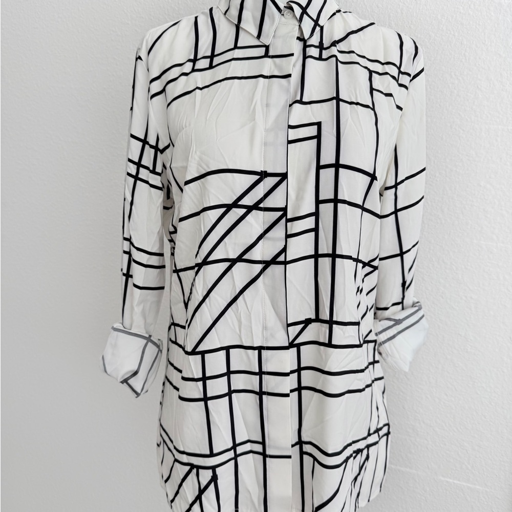 🖤NWT Express Geometric Button Down Blouse Size S… - image 6